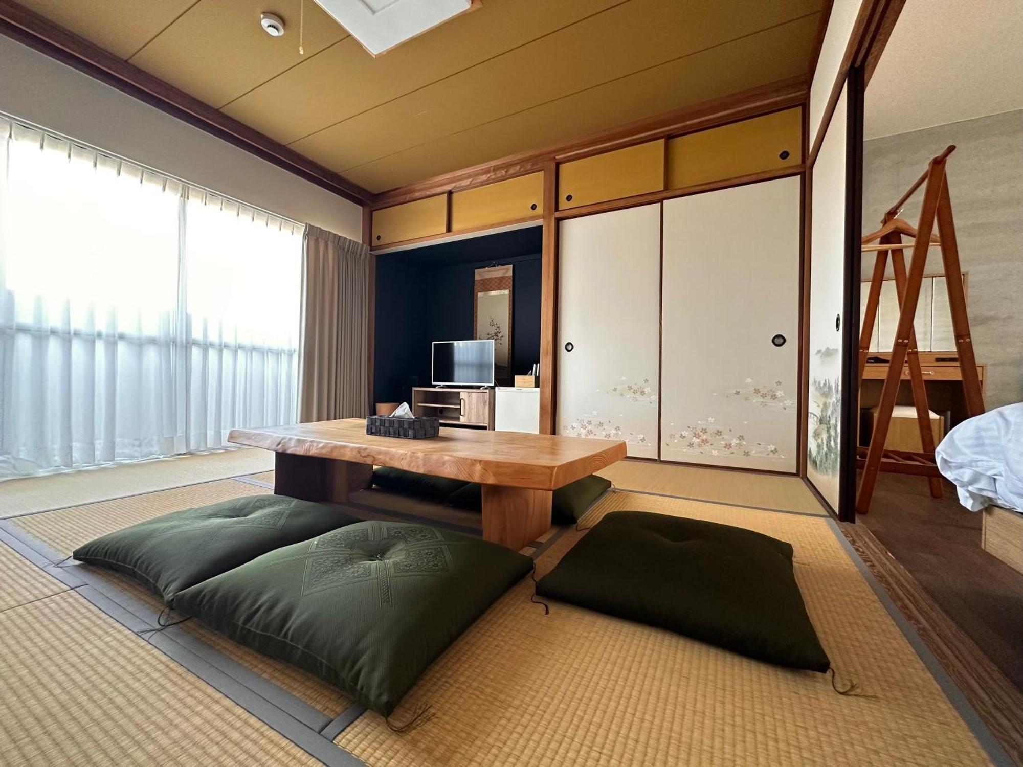 Travel&Book Hotel Hulatoncabin Takamatsu Eksteriør billede