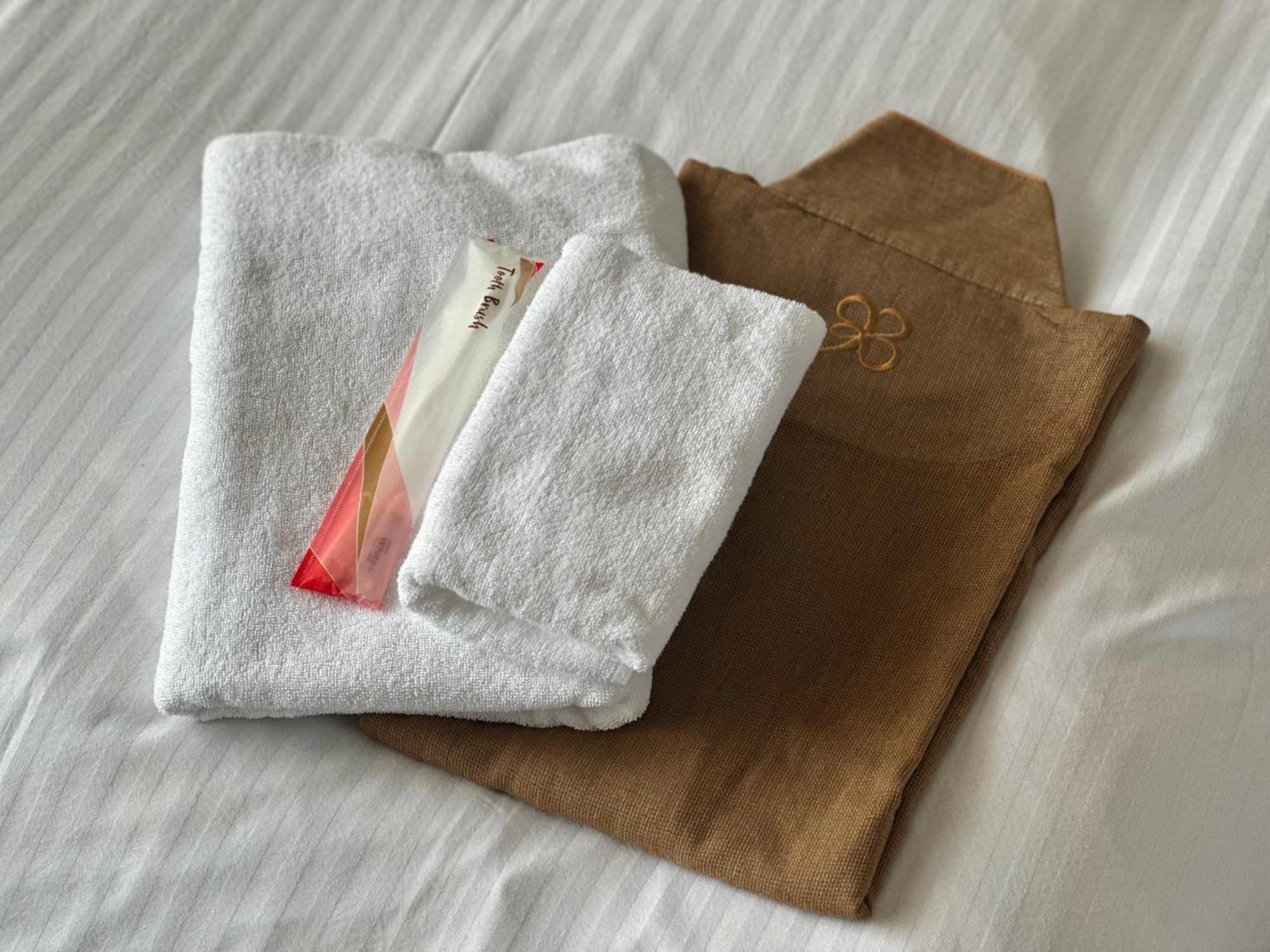 Travel&Book Hotel Hulatoncabin Takamatsu Eksteriør billede